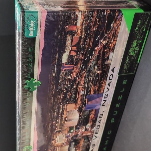 Glow In The Dark Las Vegas Nevada 750 Piece Puzzle,NWT. - Picture 4 of 6